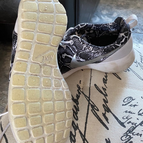 Nike tennis shoes - women’s - Picture 2 of 3